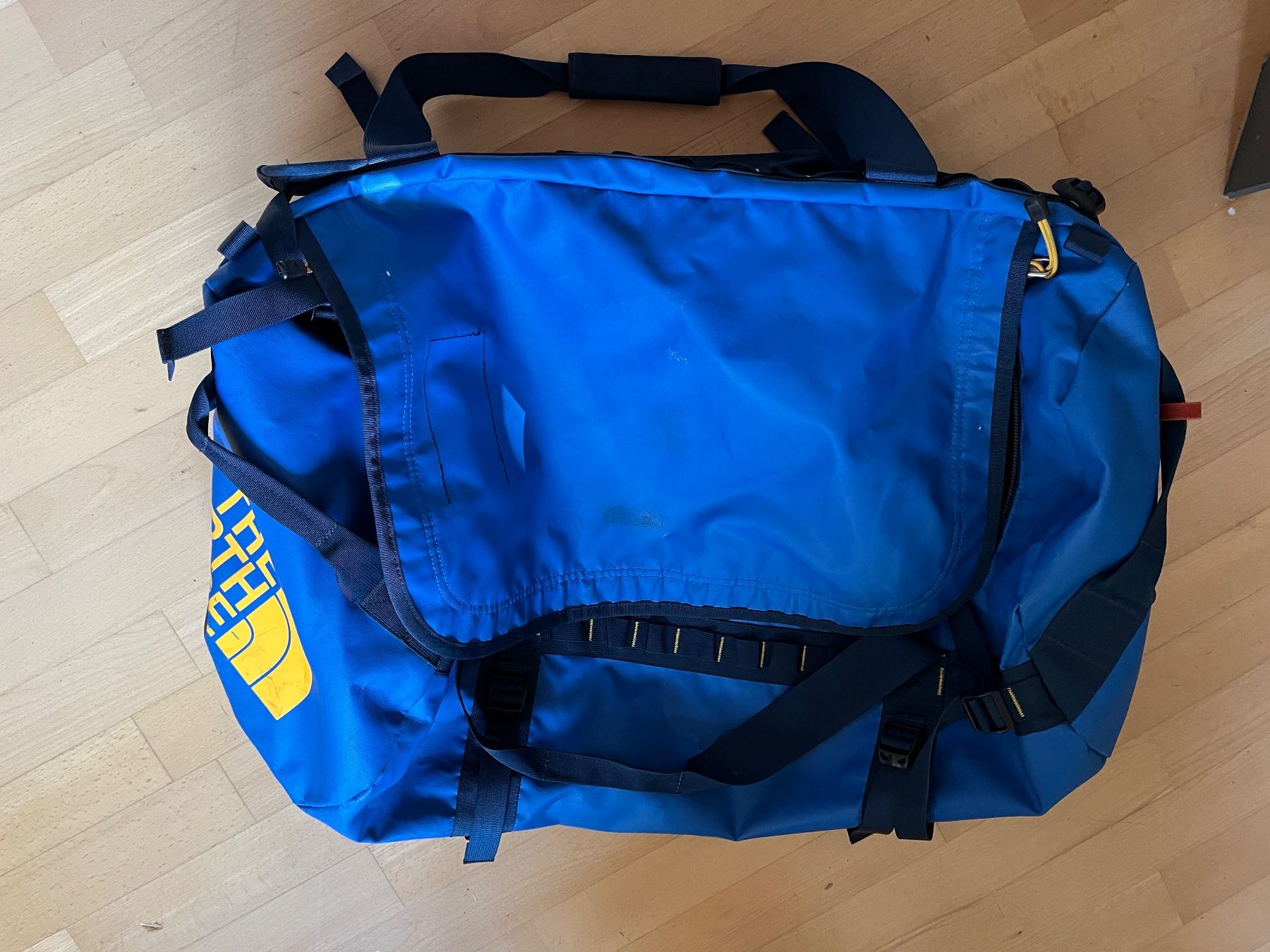 North Face Taschen: dufflebag von Northface, Grösse M – Gebraucht aus Zürich von emily02
