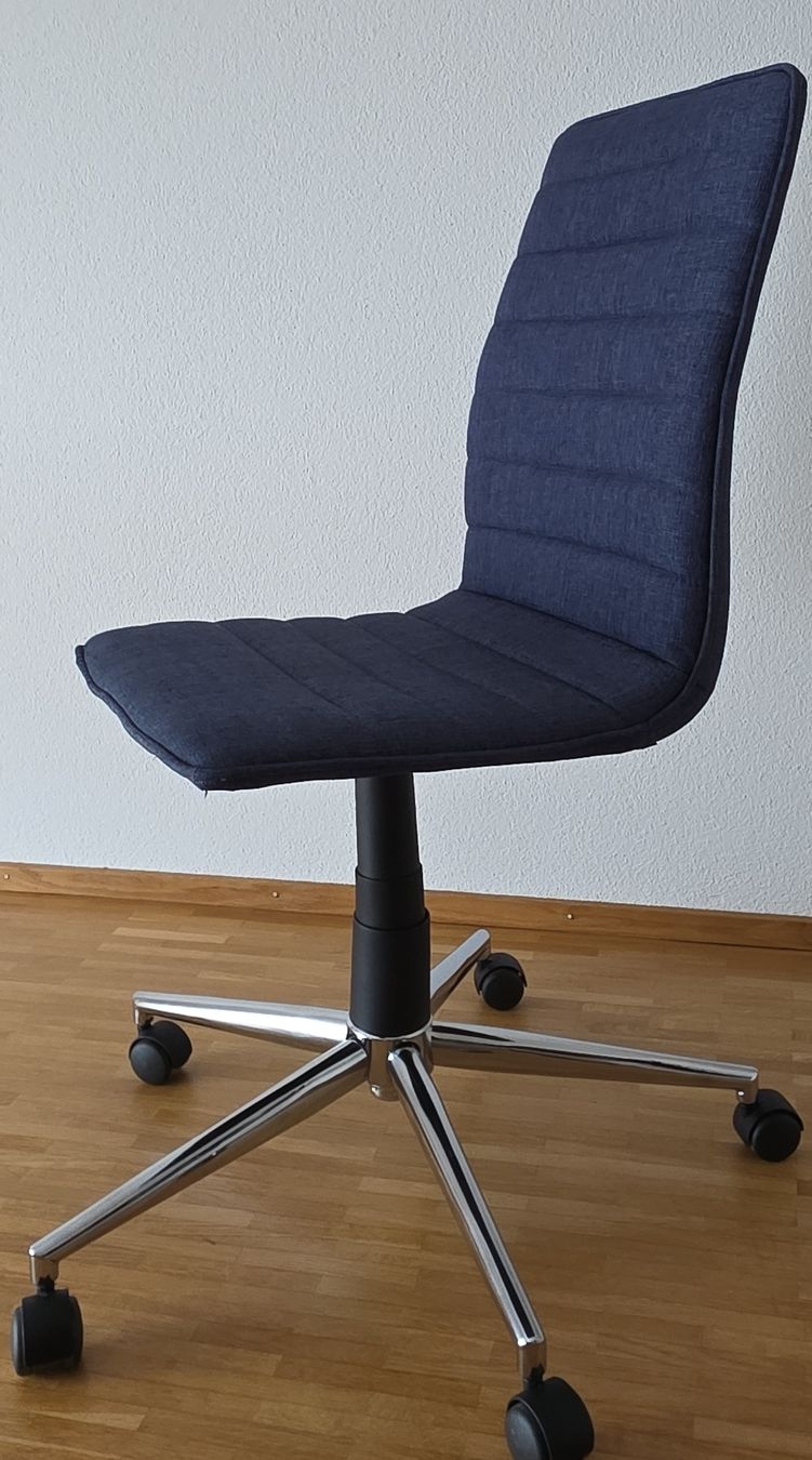 Stühle: Bürostuhl blau - sehr bequem! – Gebraucht aus Dagmersellen von buc_786y