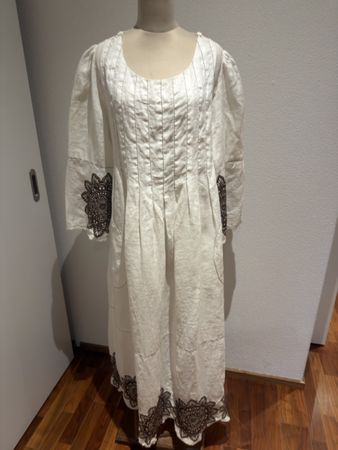 Leinenkleid von ‚ Greek Archaic Gotic‘ Grösse S, weiss