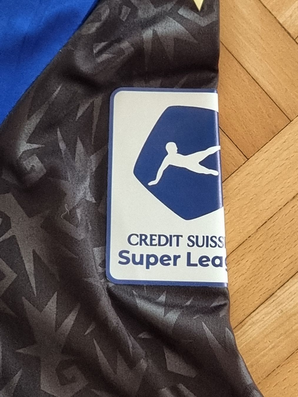 FC Basel Leibchen & Hosen: FC Basel 2023-2024 Heimtrikot – Gebraucht aus Suhr von SariLacivert1907 3