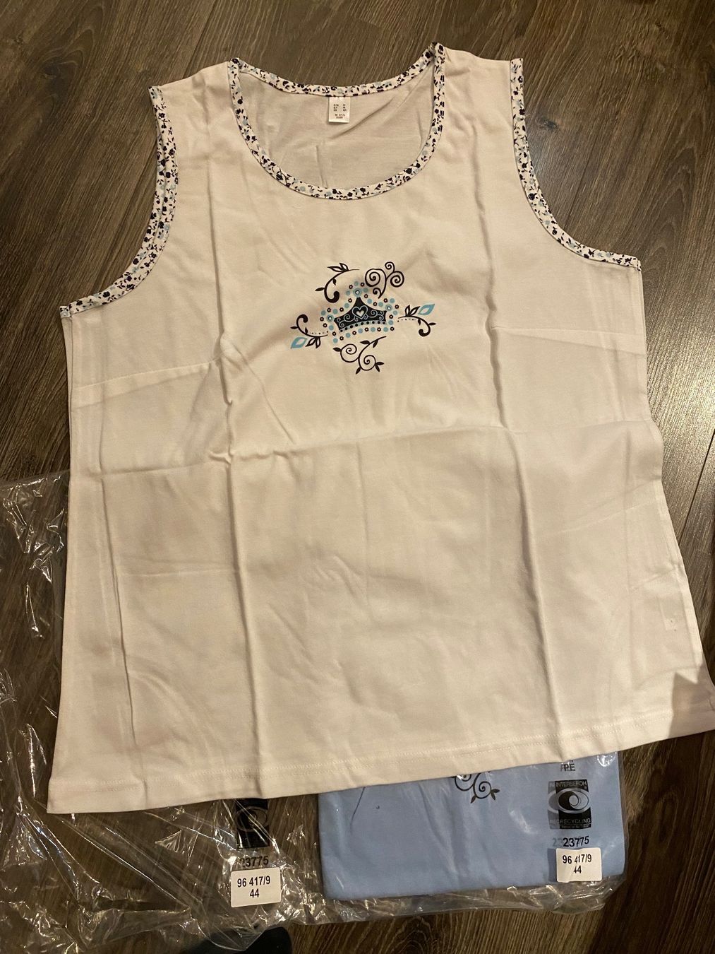 T-shirt: Lot 2 débardeurs NEUF T 44 – Usato da Chermignon-Bas venduto da mioumiou34 1