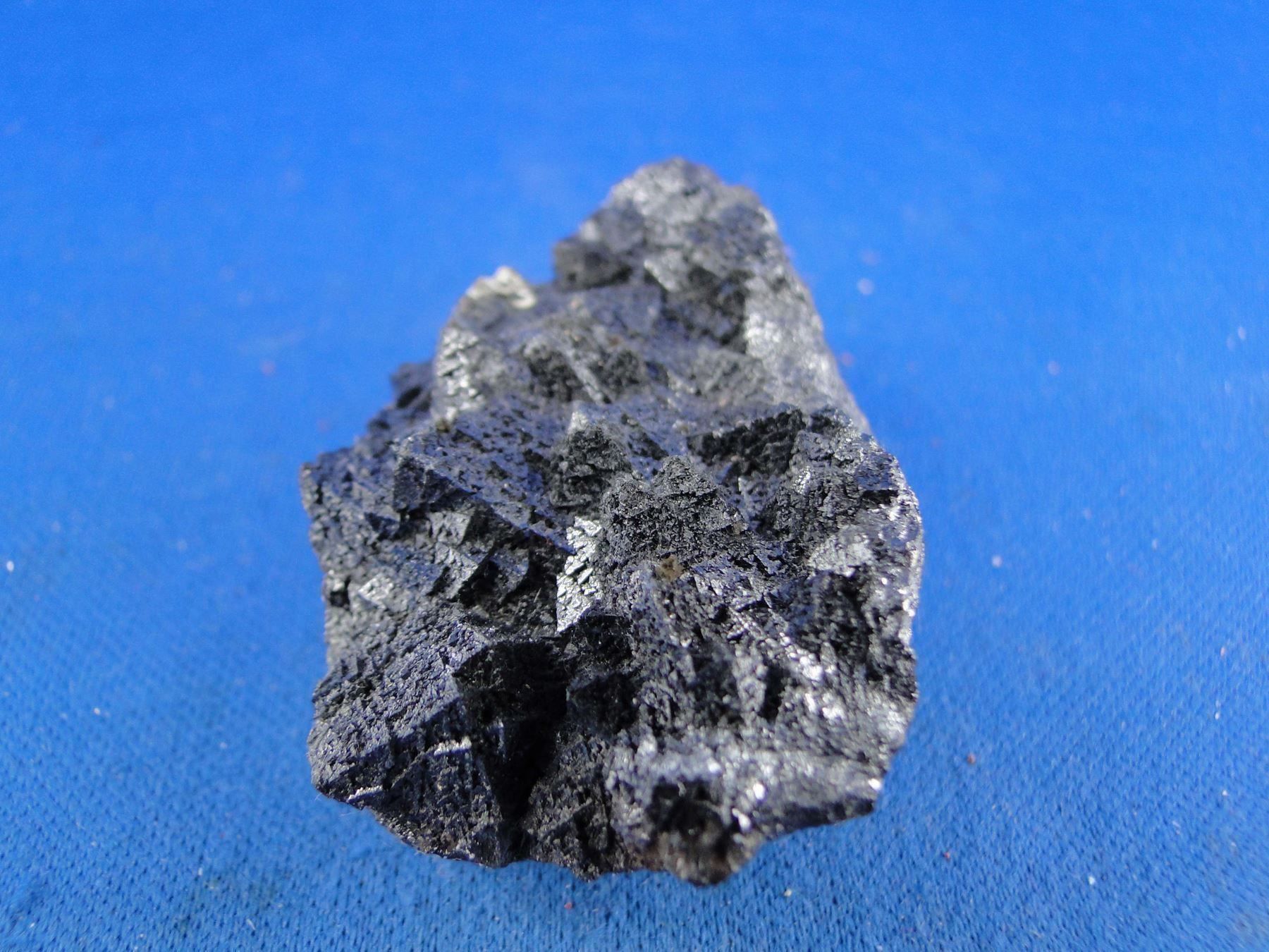 Minerali & Pietre curative: Hausmanit – Usato da Schinznach Bad venduto da Demerald 5