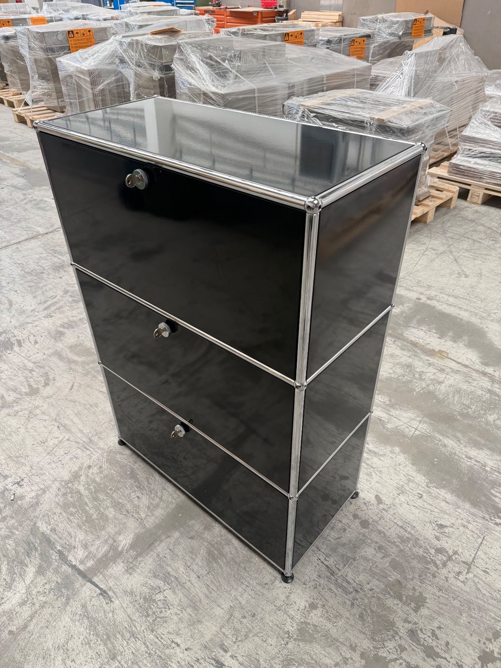 USM Scaffali: USM Haller Sideboard 1x3 Graphitschwarz 1x3 Q2 – Usato da Balsthal venduto da Designhaus.Schmitt 3