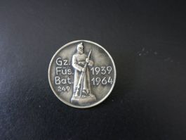 Pin, Brosche, Militärauszeichnung