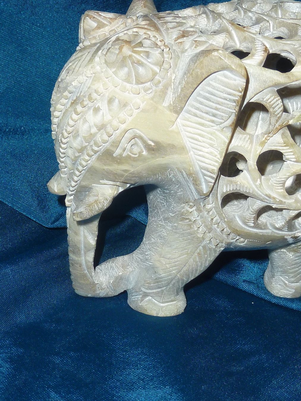 Statuette: éléphant sculpté dans du marbre – Usato da geneve venduto da chriztel 8