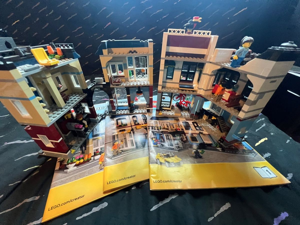 Baukästen: LEGO Creator  2 Häuser mit Anleitung – Gebraucht aus Wattwil von Weinachtsmann 2