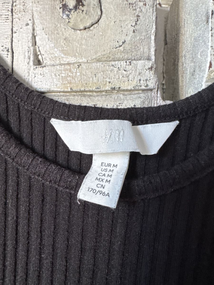 H&M Robes: H&M Kleid schwarz gerippt Grösse M – D'occasion à Buchs ZH par Speedy01037 2