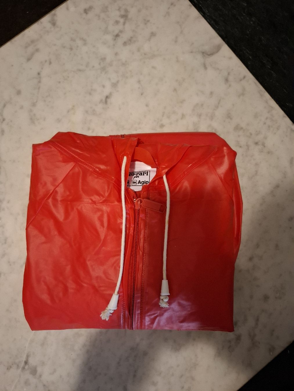 Ferrari Giacche: Veste imperméable Ferrari / Agip – Usato da Le Locle venduto da Maria.222 5