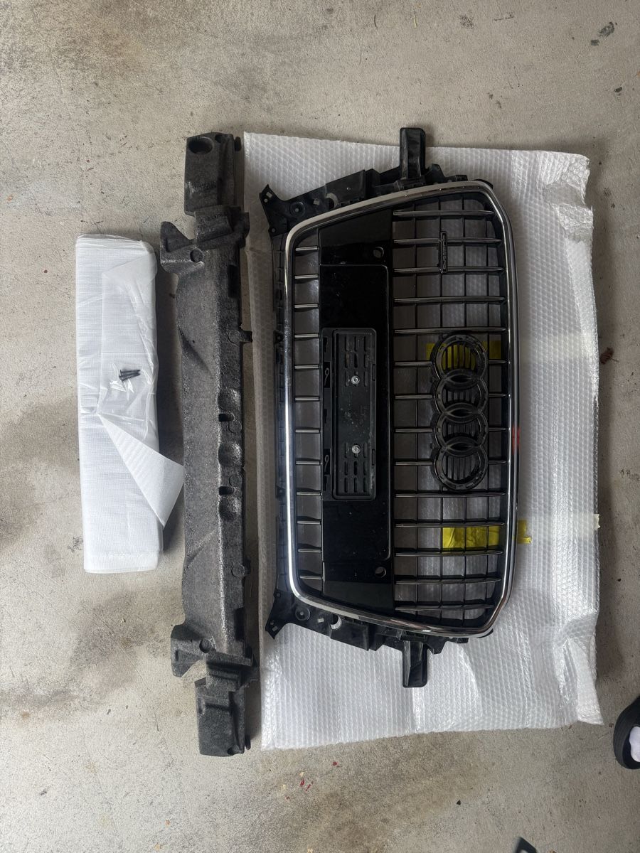 Audi Tutti pezzi di ricambio auto: Audi Q5 Kühlergrill – Usato da Mellingen venduto da To1998 3