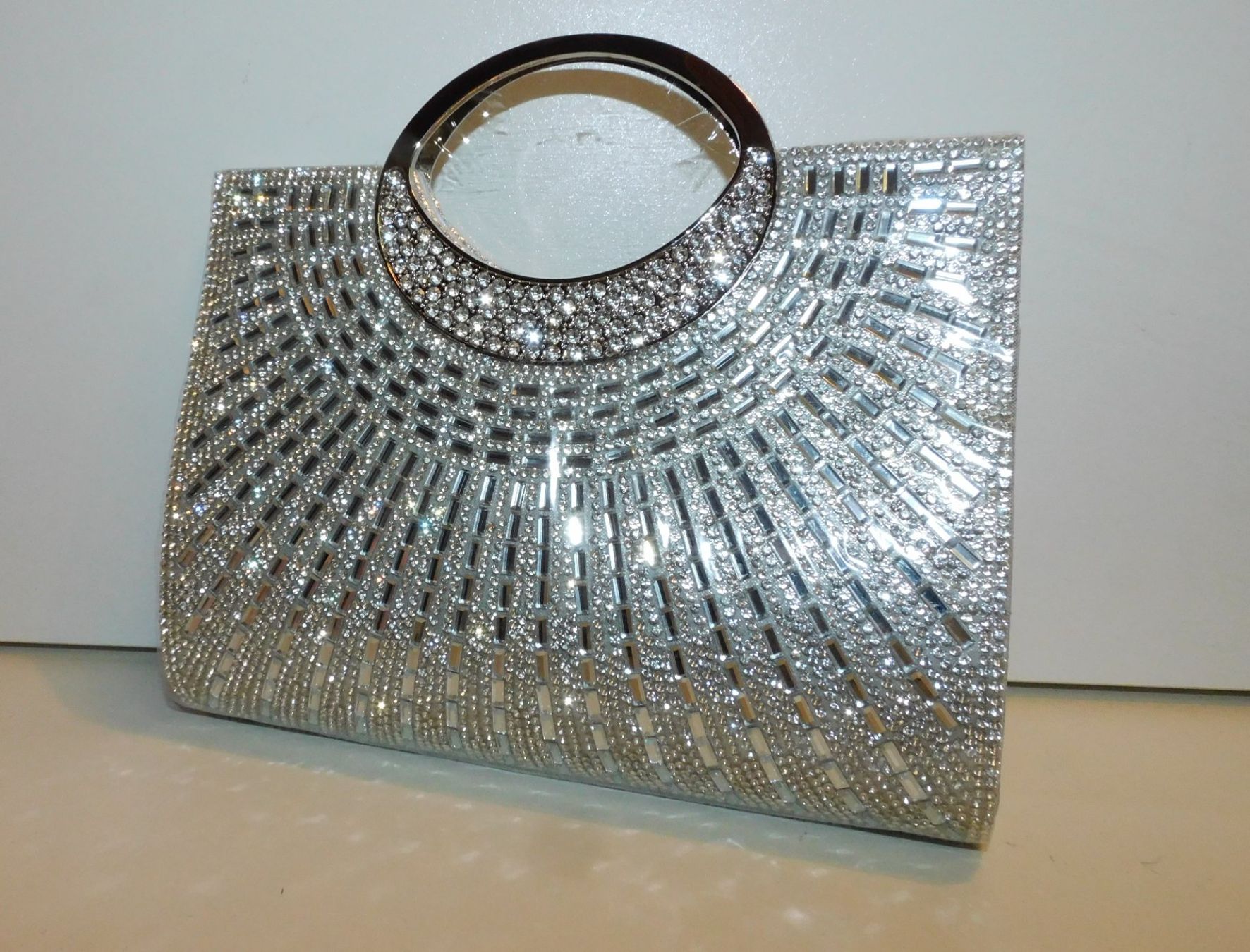 Borse da donna: Handtasche Umhängetasche Neu - kleine Handtasche – Usato da Sursee venduto da 76