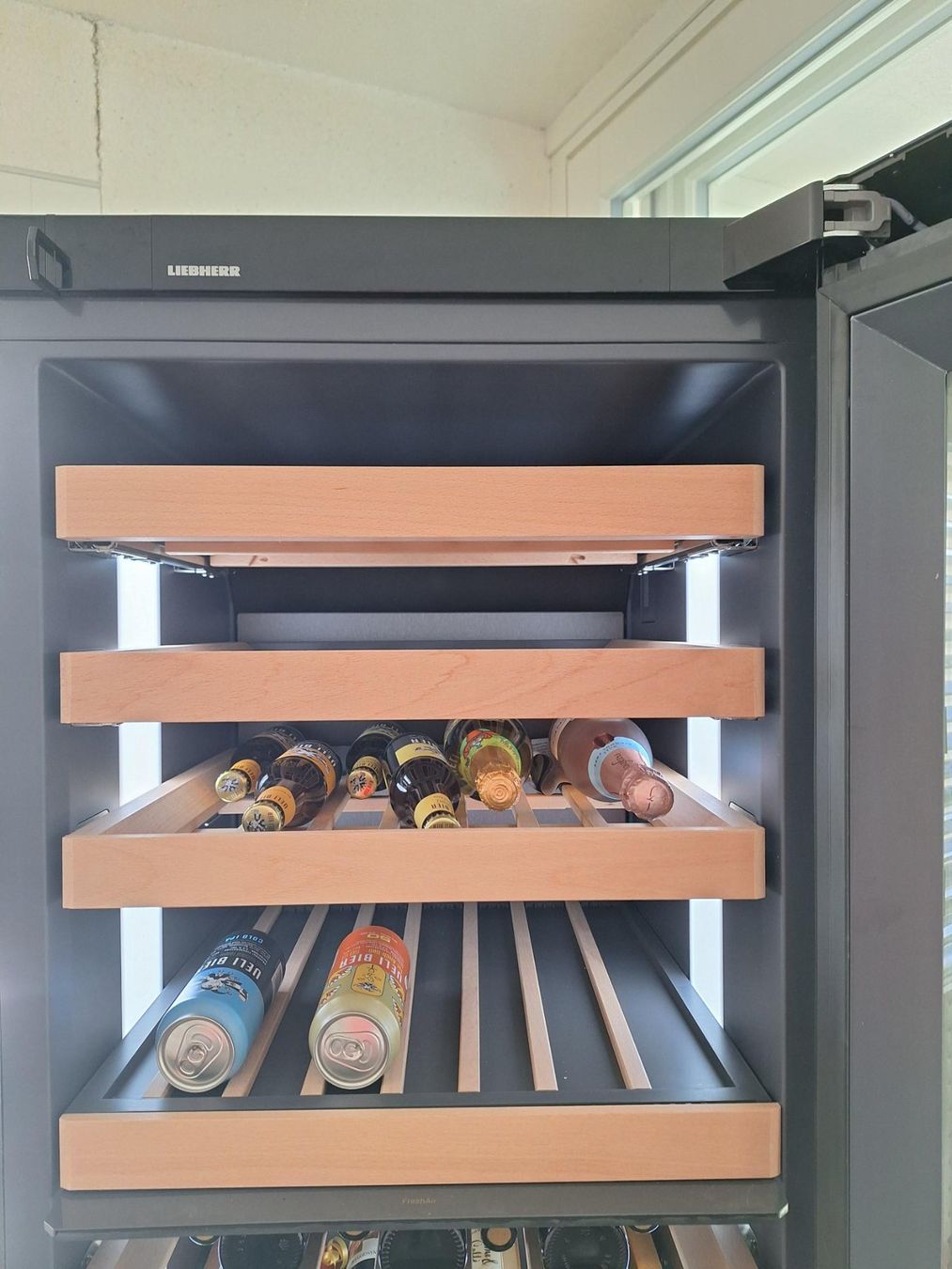 Liebherr Frigoriferi: LIEBHERR WEINKÜHLER 5273-20 – Usato da Oberwil BL venduto da Julia5 2