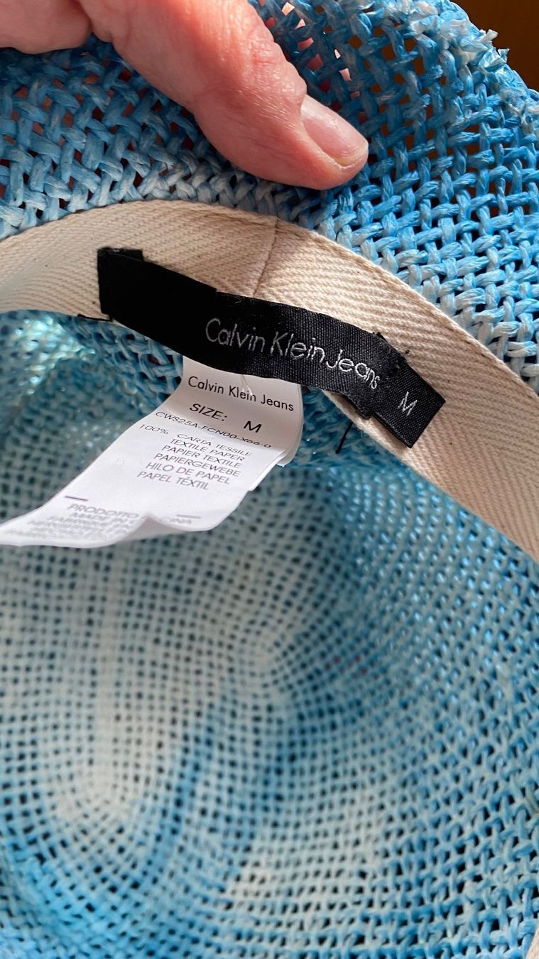 Chapeaux, bonnets & casquettes: Sommer 👒 Calvin Klein M – D'occasion à Turbenthal par 310707 1