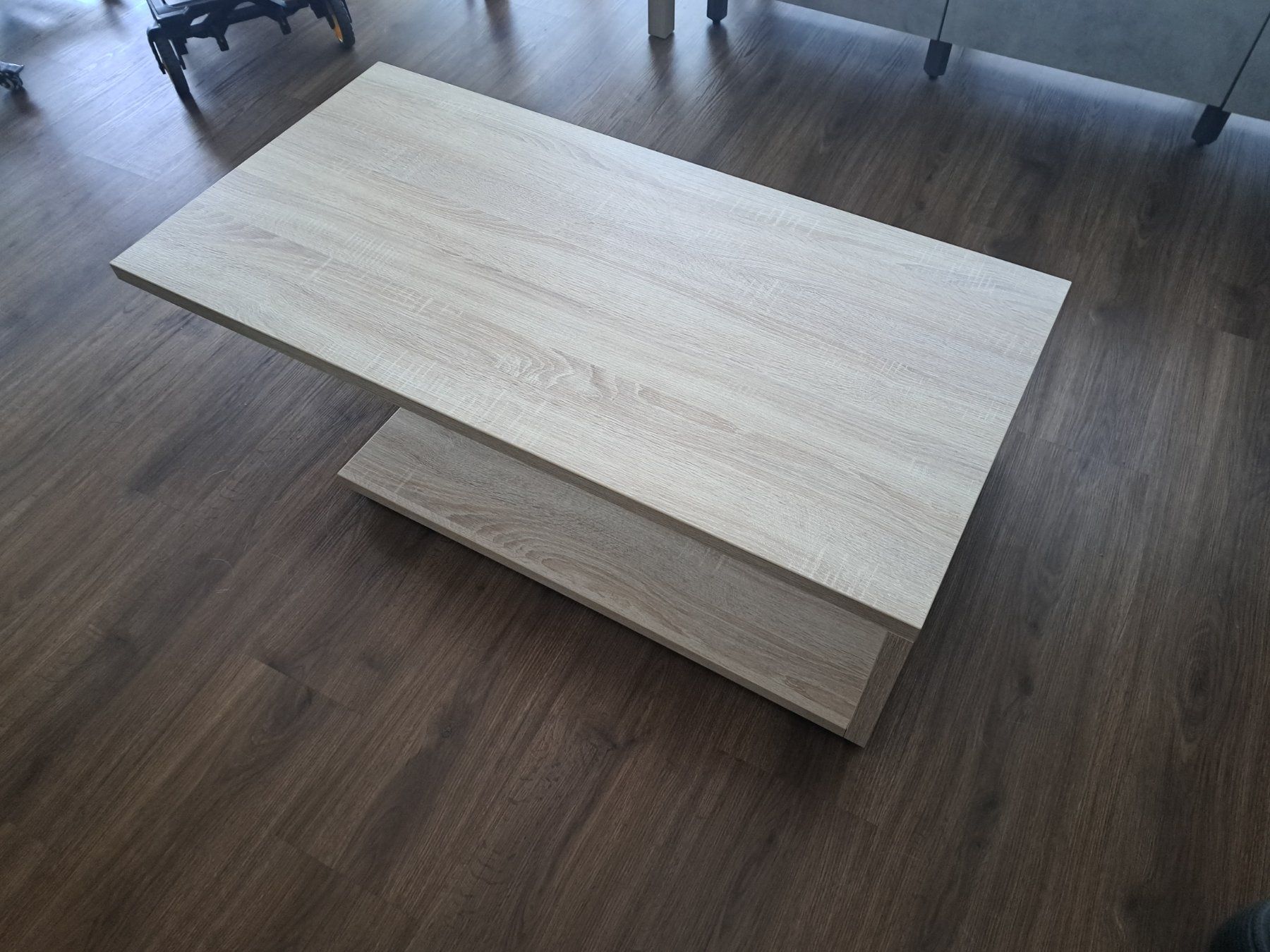 Tavoli: Moderner Couchtisch in heller Eiche-Optik mit Glas-Element – Usato da Niederbuchsiten venduto da lis_b9gc
