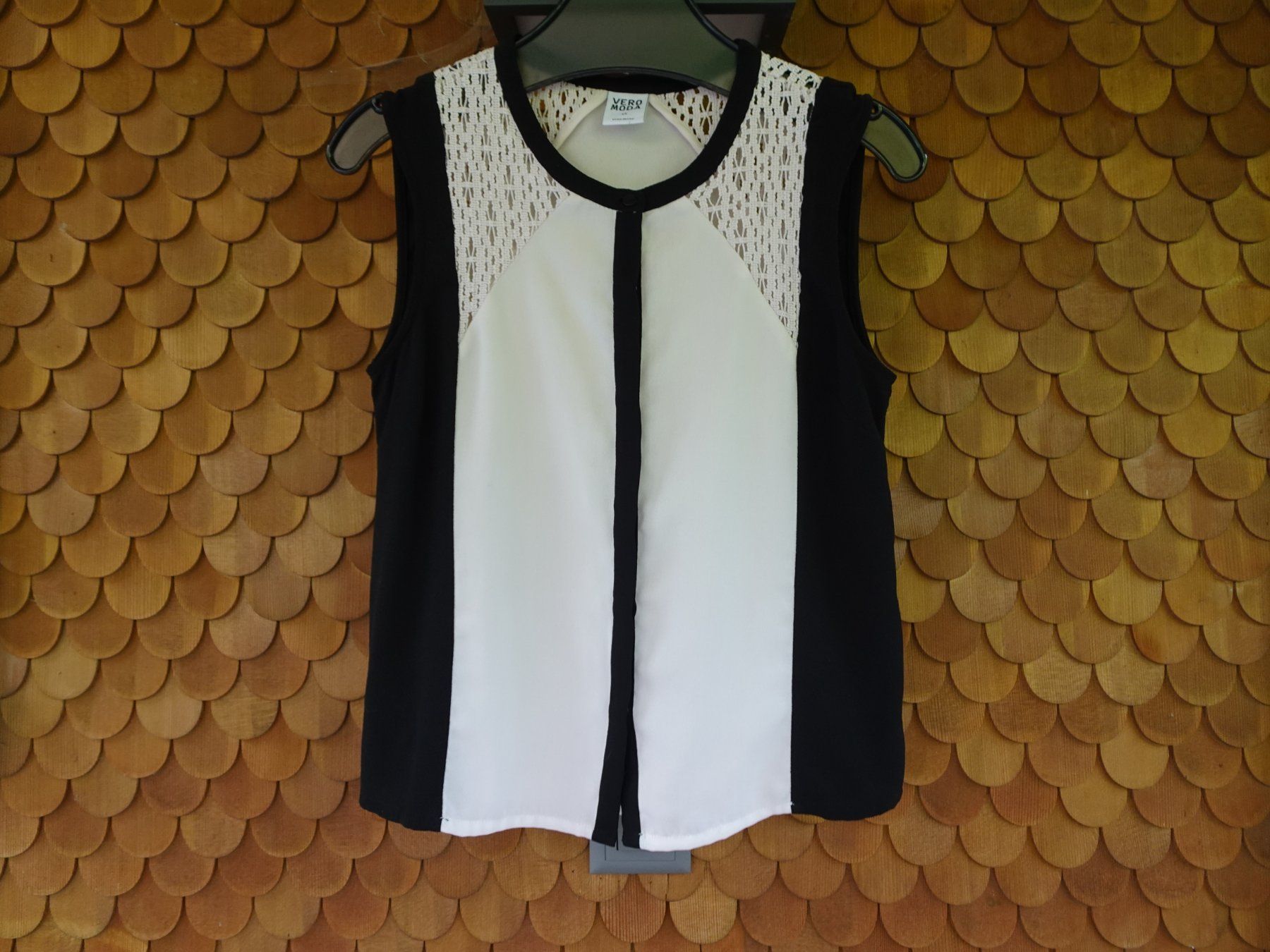 Vero Moda Blusen: Schwarz-hellbeige Bluse von Vero Moda Gr. XS - 240799 – Gebraucht aus Küssnacht am Rigi von Good4Deckeli