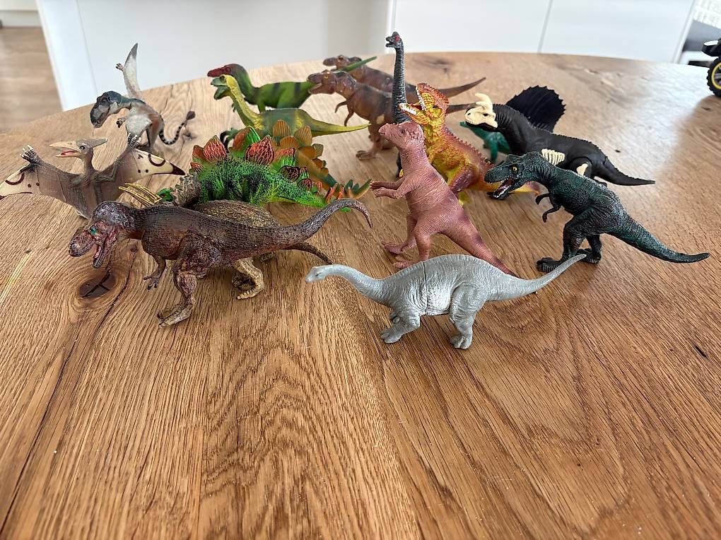 Giocattoli: Dinosaure en plastique – Usato da Nods venduto da wid_2lbx 1