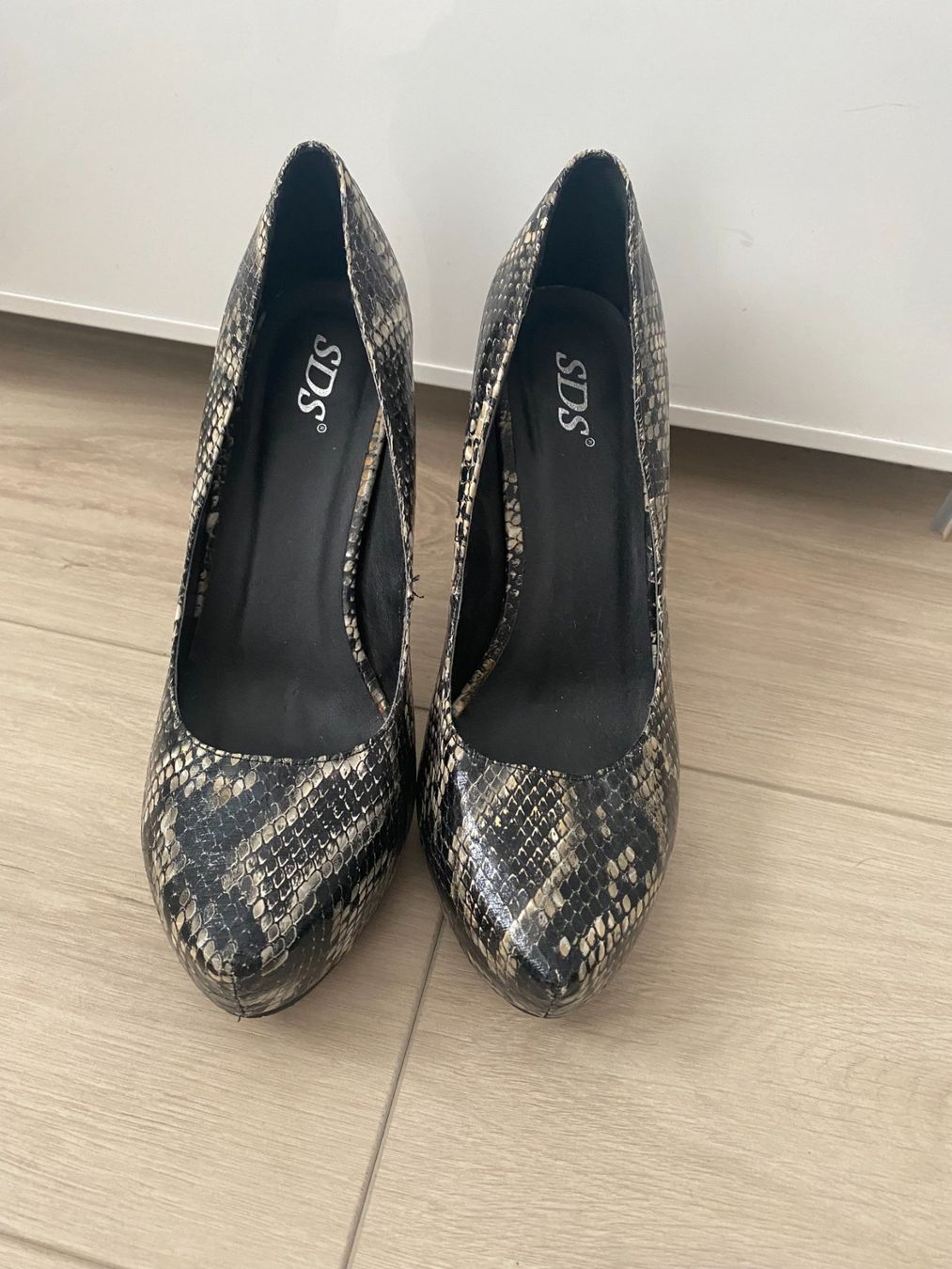 Scarpe da donna: Pumps mit Schlangenmuster Gr. 40 neuw. – Nuovo (secondo la descrizione) da Füllinsdorf venduto da Sunnebliemli7 1