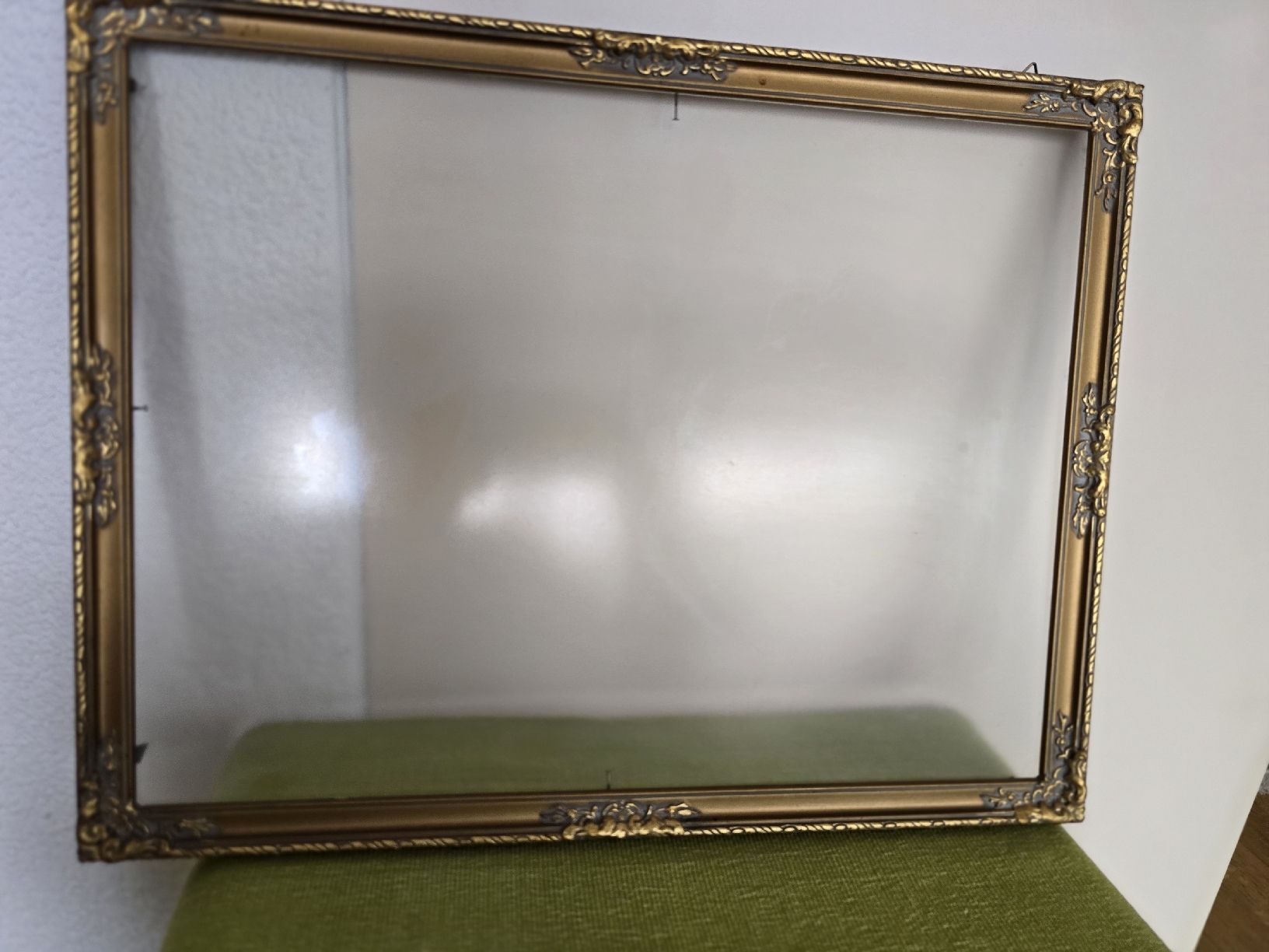 Bilderrahmen: Holzrahmen mit Glasabdeckung 44cm x 34 cm – Gebraucht aus Thal von Vintagekeller