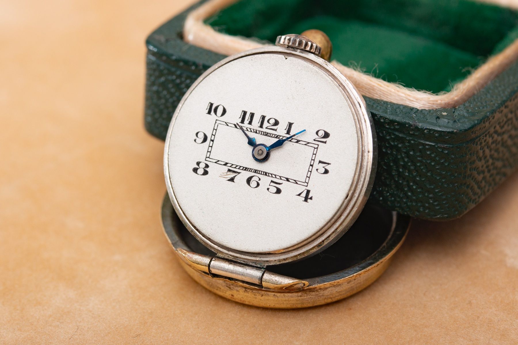 Uhren: Art Deco Uhr - silber – Gebraucht aus Bern von  1