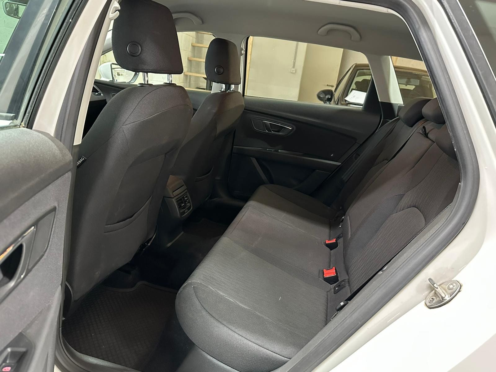 Seat Automobili: SEAT Leon ST 1.6 TDI Style 4Drive – Usato da Aclens venduto da sobacopeludo 8