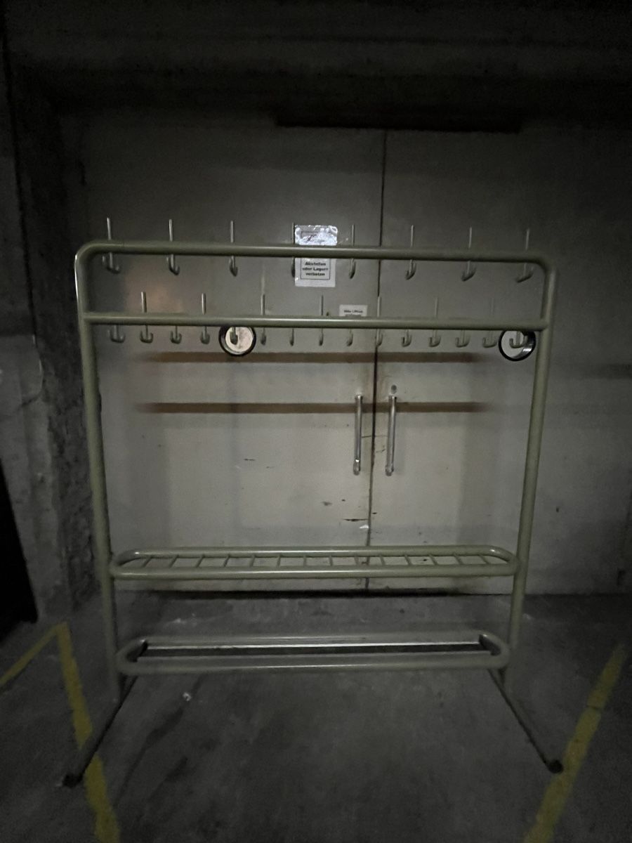 Guardaroba: Garderobe Kleiderständer Industrial – Usato da Münchenstein venduto da Sozial_Labor_Brocki 3