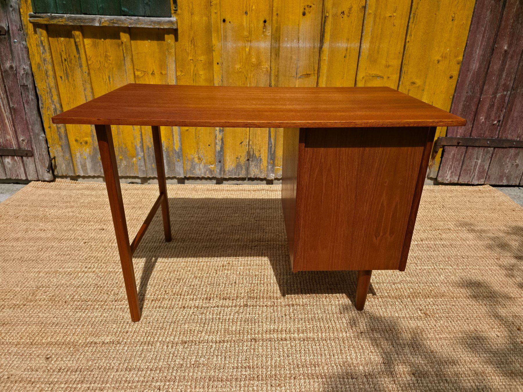 Schreibtische: Teak Schreibtisch mid century danish stil – Gebraucht aus Haslen AI von Vintagelix 6