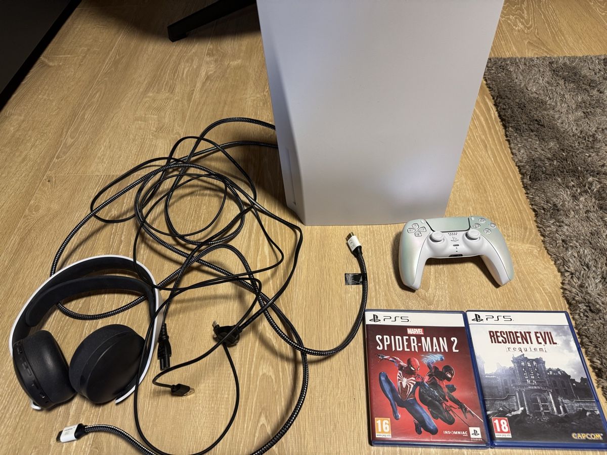 Sony Konsolen: Playstation 5 Disc version mit Spielen und Kopfhörer – Gebraucht aus Oberkirch LU von Dom-Som
