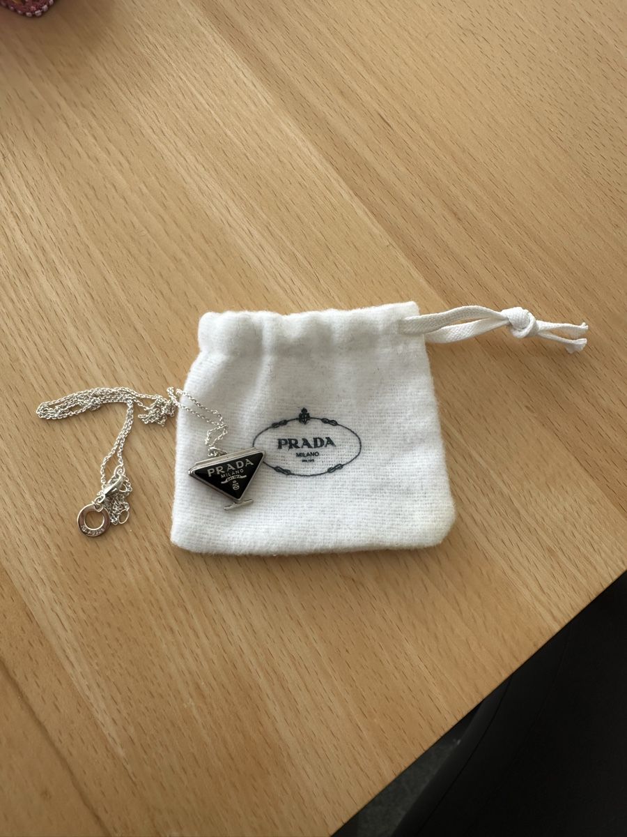 Prada Ketten: Custom Prada Pendant w/ Thomas Sabo Necklace – Neu (gemäss Beschreibung) aus Zug von Lele0102