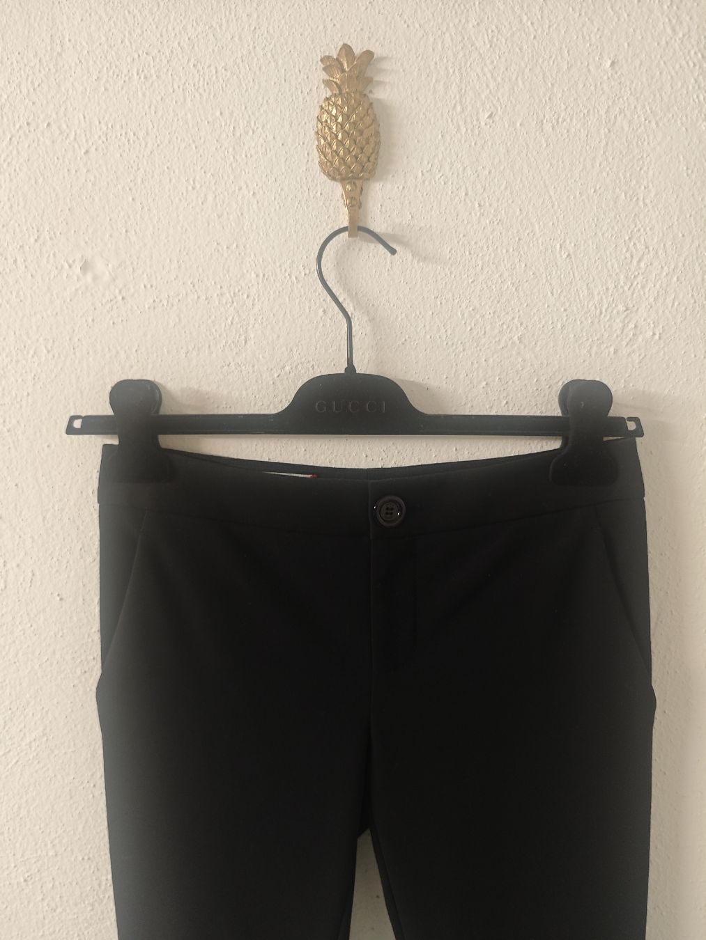 Gucci Pantaloni: GUCCI Hosen mit Rüschen – Usato da Erlenbach ZH venduto da nlh