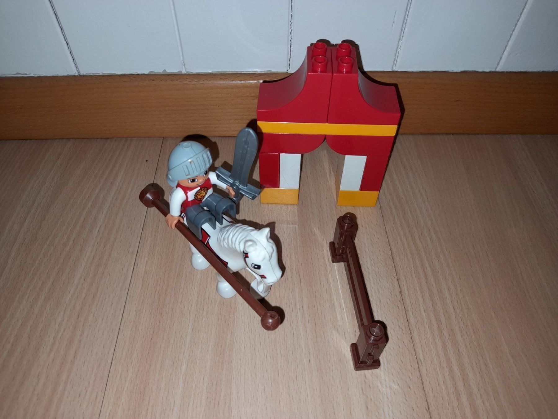 Lego Giocattoli: Lego Duplo Ritterturnier 10568 – Usato da Wittenbach venduto da Gugielmo 2