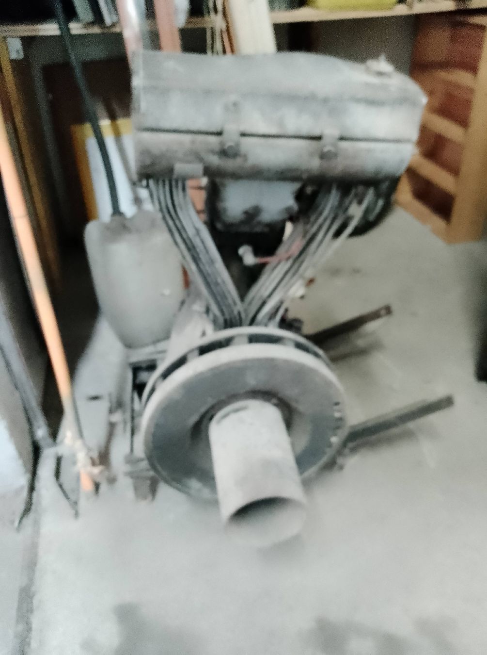Motoren: moteur stationnaire Bernard suisse – Defekt aus saillon von Lamateur