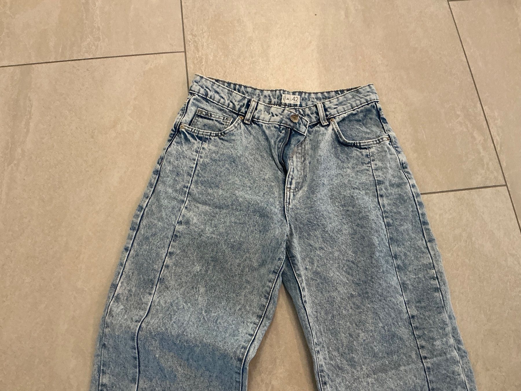 Jeans: Coole Acid-Wash Jeans, Grösse 42 – Gebraucht aus Würenlos von Chicca2004 1