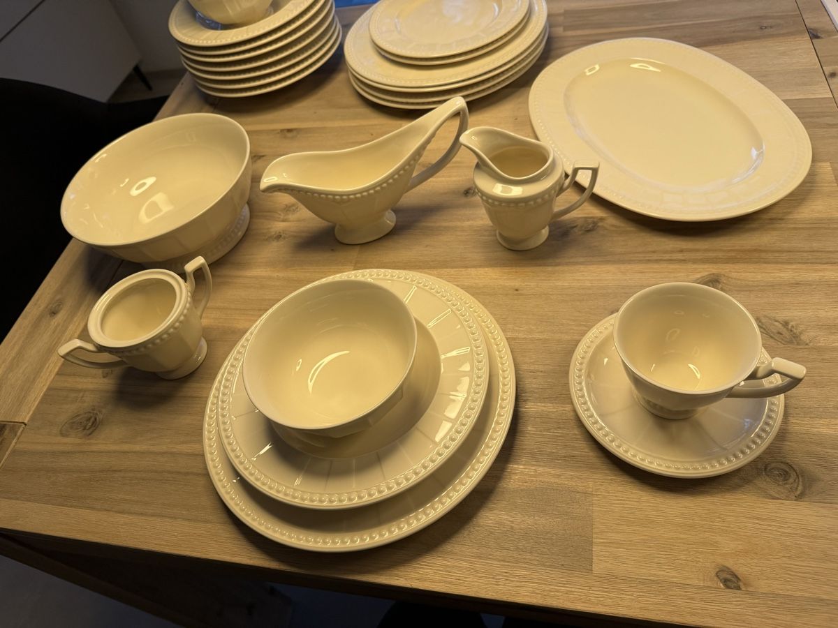 Geschirrsets: Elegantes Speisegeschirr Set, creme – Neu (gemäss Beschreibung) aus Däniken SO von SC.pay 4
