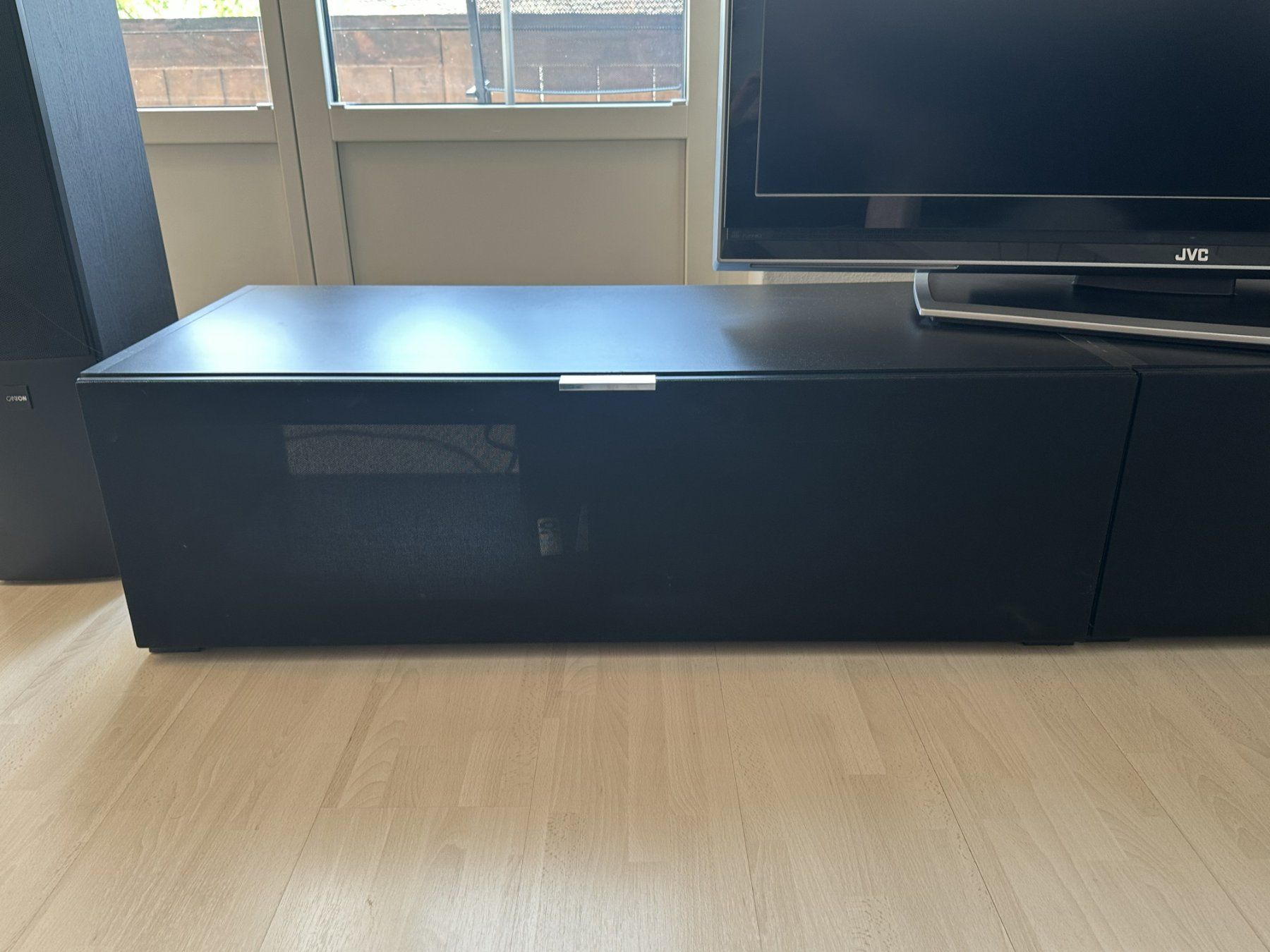 Mobili TV: Zwei elegante schwarzes TV Möbel mit gedämpfter Klappe – Usato da Neerach venduto da Miber