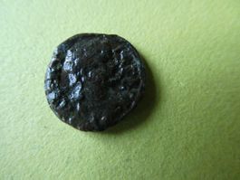 uralte Bronzemünze 18 mm     2.81 g