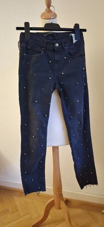 jeans noir coupe droite avec perles noires taille 34