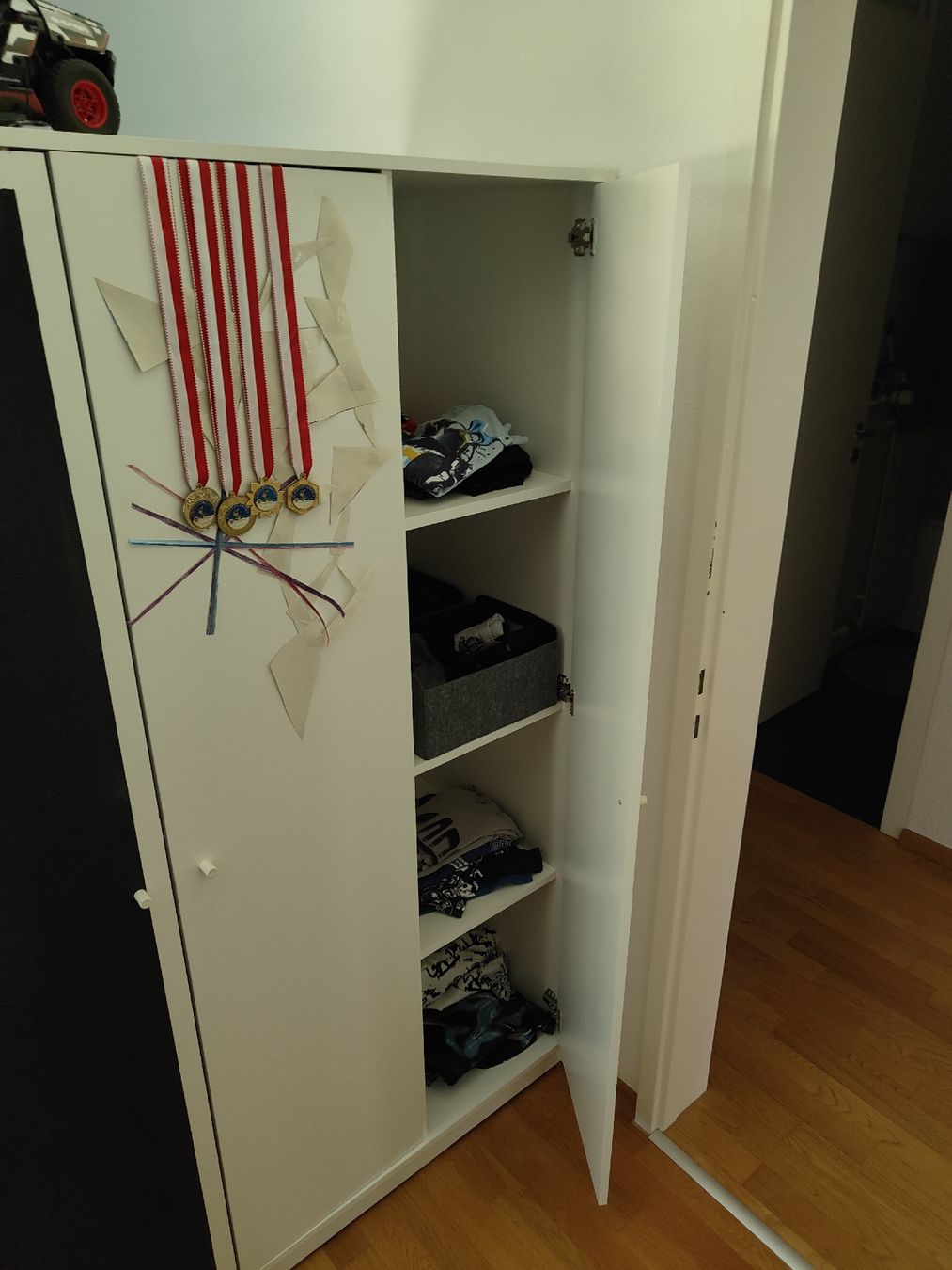 Ikea Armoires: Kinder/Jugend- Schrank mit Tafel – D'occasion à Pfaffhausen par bep_w57f 1