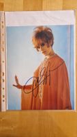 Jill St. John (James Bond), Original Autogramm auf Foto