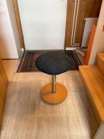 Hocker höhenverstellbar mit Fuss Metall Holz, Sitz schwarz