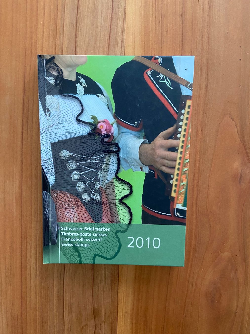 Bücher: Briefmarken, Jahrbuch der Schweizer Post 2010 – Gebraucht aus Wilderswil von leh_9hxp