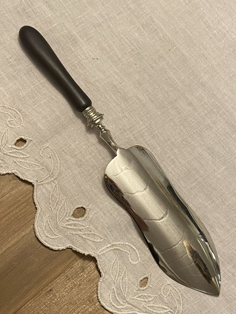 Cuillères: Antike Tortenheber versilbert? mit Blumenmuster 28cm – D'occasion à Düdingen par Reconflo 1