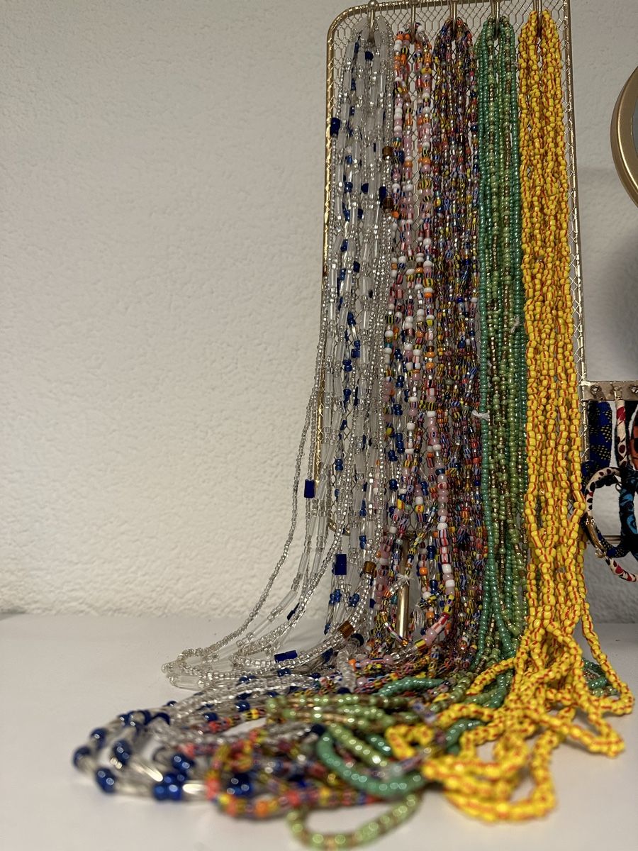 Catenine: Handgemachte Bauchkette – Nuovo e nell'imballaggio originale da Biel/Bienne venduto da COINCECILE