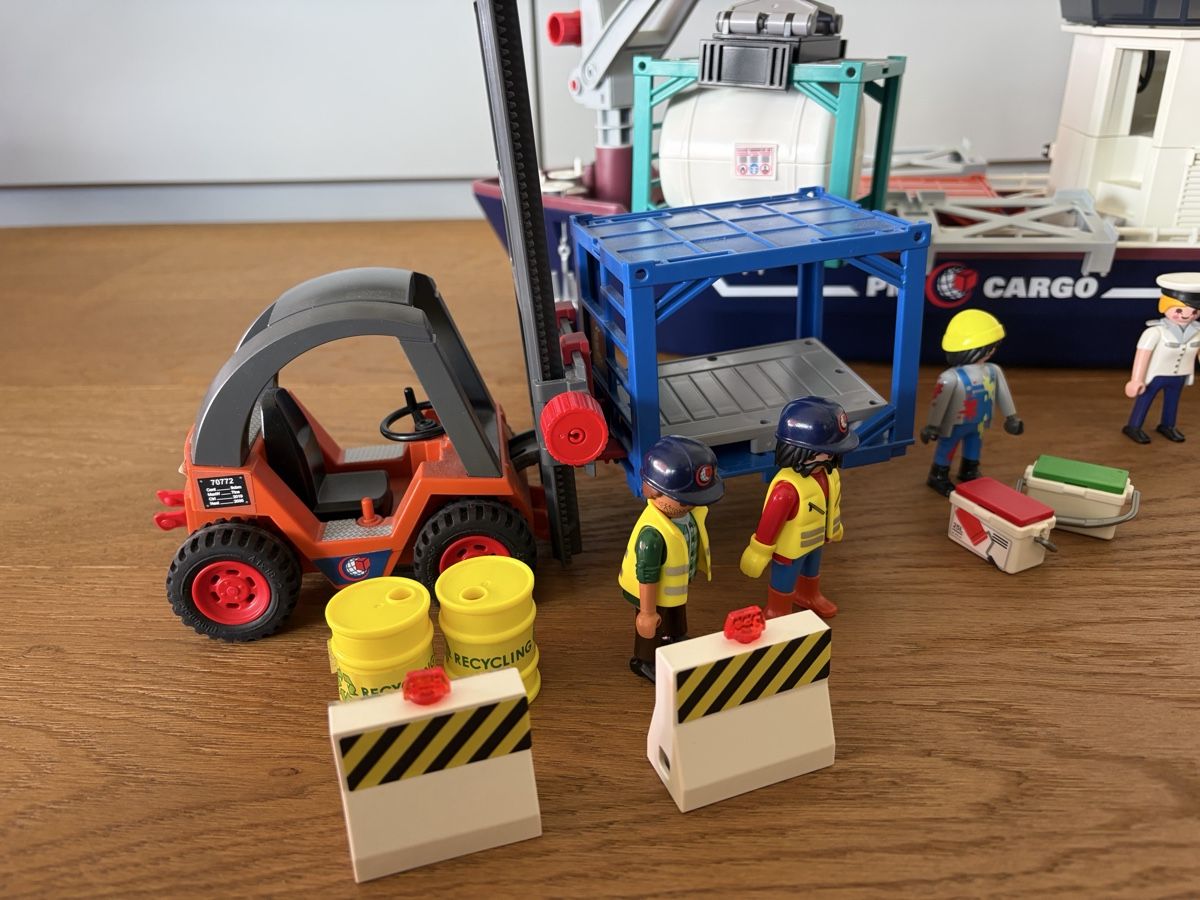 Playmobil Spielzeuge: Playmobil Cargoschiff und Gabelstapler – Gebraucht aus Sarmenstorf von LioWe 1