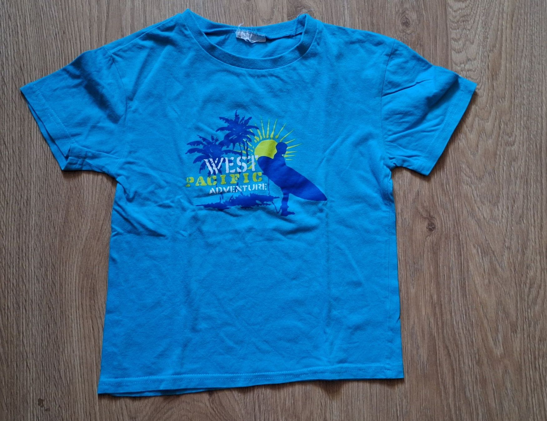 Hemden, T-Shirts & Polos: T-Shirt blau Grösse 116  mit Print – Gebraucht aus Morschach von son_8fqy