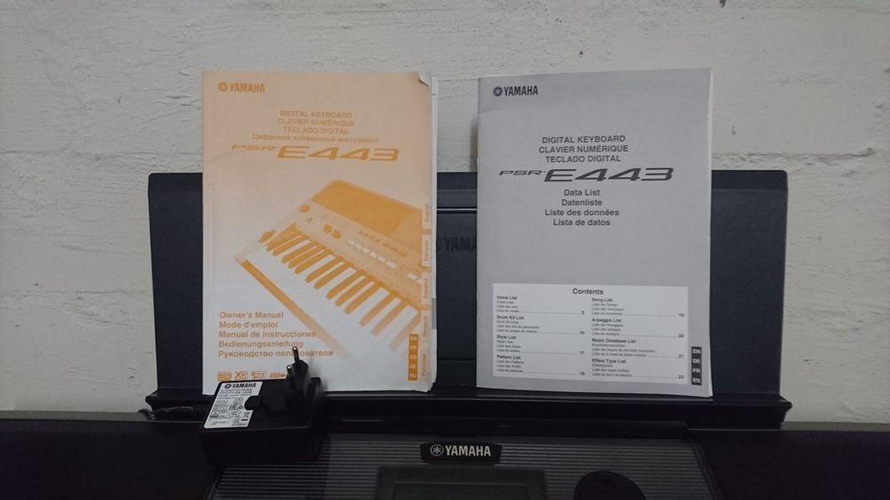 Keyboard Yamaha PSR-E443 mit Ständer, Stuhl   Tasche (Gebraucht) in ...
