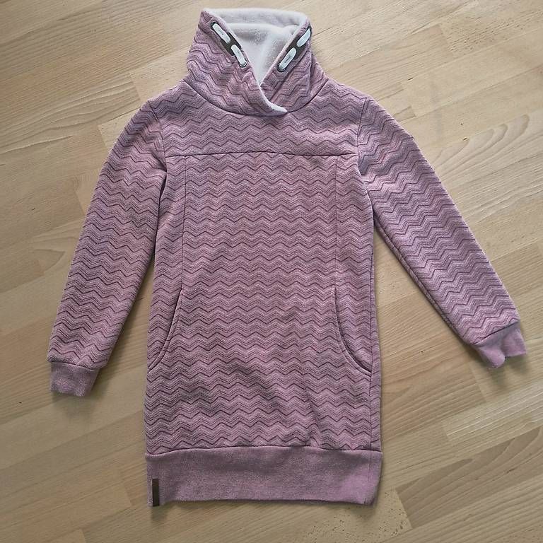 Pulls et sweat-shirts: Long Pullover Grösse 134 / 140 – D'occasion à Schaffhausen par Jakarila