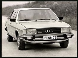 Fotografie Auto Audi 100 5E, Limousine m