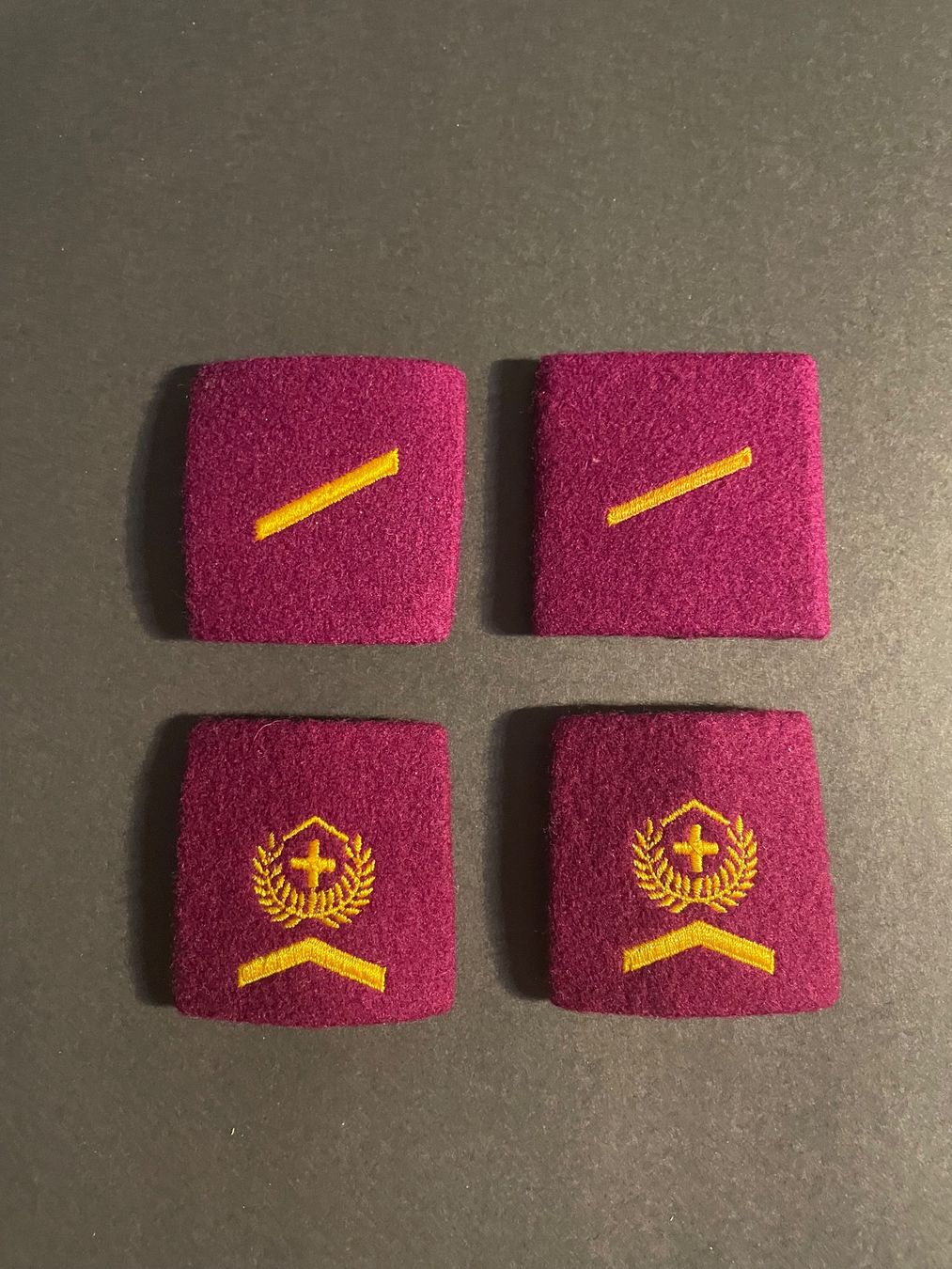 Armée suisse Uniformes: 4 Patten/Achselschlaufen – D'occasion à Wila par Lokelo