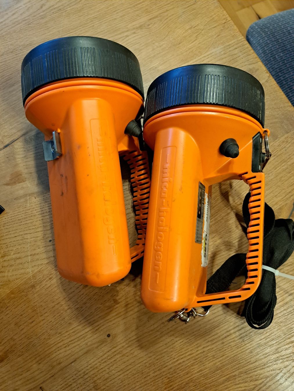 Lampade: 2x MICA Handscheinwerfer mit Ladestation gebraucht – Usato da Pratteln venduto da mab_f2fz 8