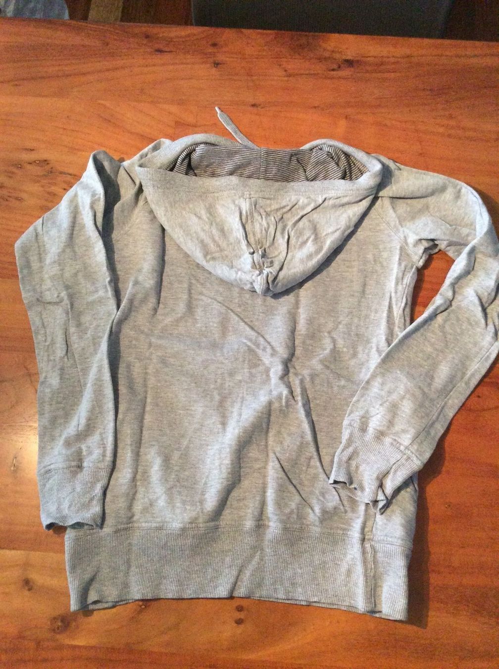 Maglioni & Felpe: Pullover mit Kapuze – Usato da Bülach venduto da Jackybabue 3