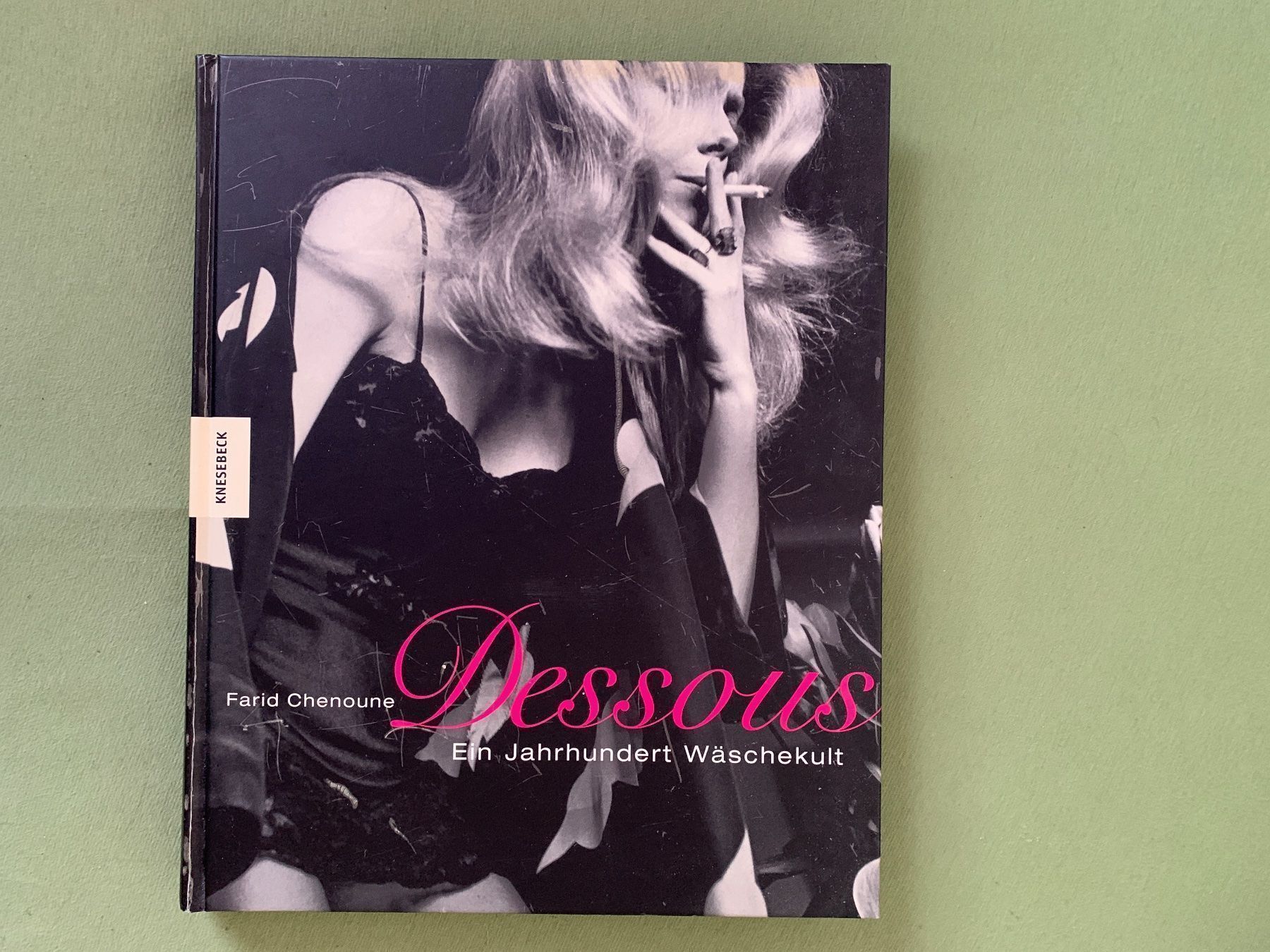 Libri: BUCH Dessous - Ein Jahrhundert Wäschekult – Usato da Belp venduto da you-and-me
